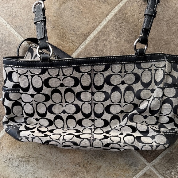 Coach Black and Cream Signature Shoulder Bag - Picture 4 of 5